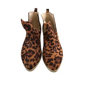 A rider girl leopard closed toe side cut out bootie size 7